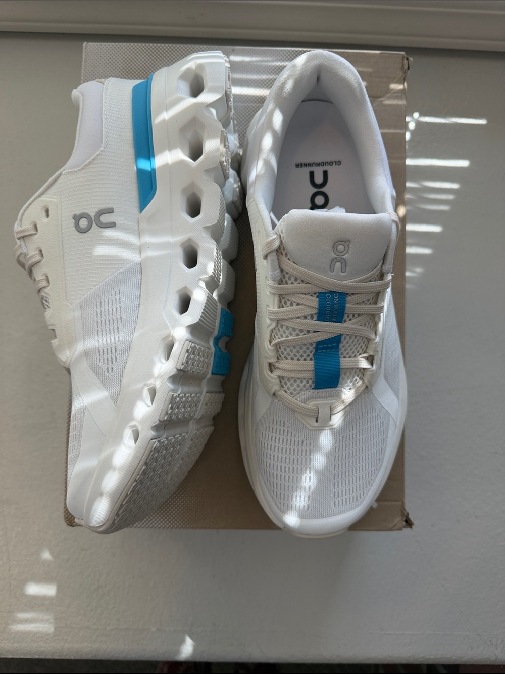 On Cloud Womens Lightweight White and Blue Sneakers NEVER worn brand new! - Picture 5 of 7